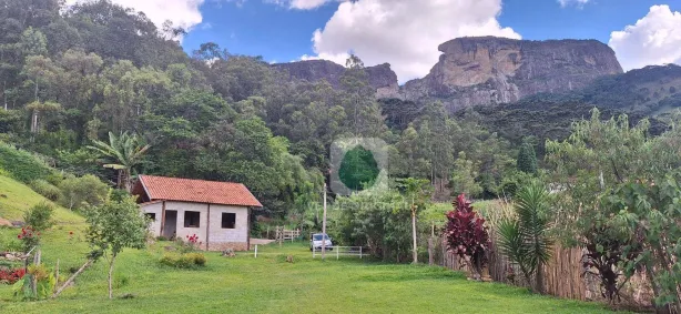 Fazenda/Sítio com 3 Quartos à venda, 60m² no Paiol Grande, São Bento do Sapucaí