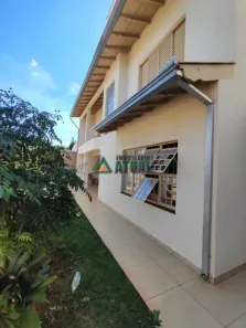 Casa com 4 Quartos à venda, 253m² no Messiânico, Londrina