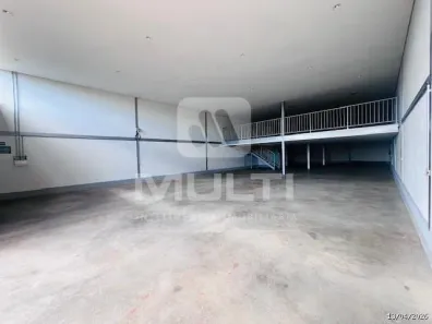 Casa com 1 Quarto para alugar, 500m² no Segismundo Pereira, Uberlândia