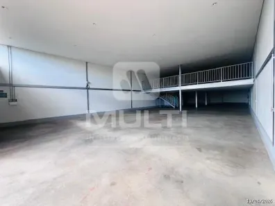 Galpão/Depósito/Armazém com 1 Quarto para alugar, 500m² no Segismundo Pereira, Uberlândia