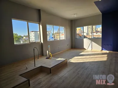 Sala Comercial à venda, 35m² no Passo da Areia, Porto Alegre
