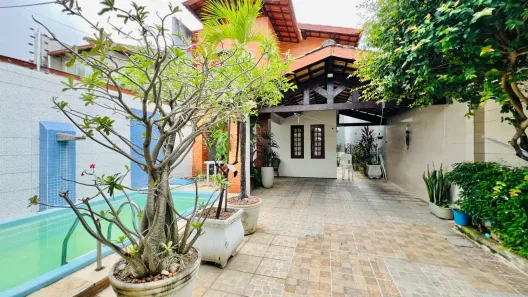 Casa com 5 Quartos à venda, 205m² no Cambeba, Fortaleza