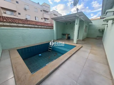 Casa com 4 Quartos à venda, 209m² no Umuarama, Uberlândia