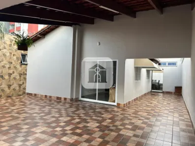 Casa com 3 Quartos à venda, 135m² no Jardim Holanda, Uberlândia