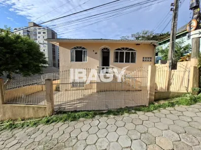 Casa com 2 Quartos para alugar, 68m² no Agronômica, Florianópolis