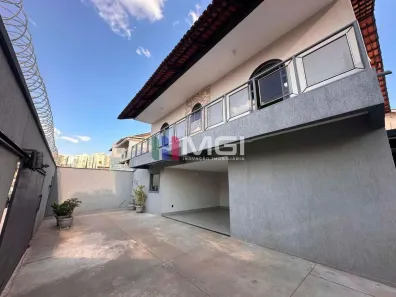 Sobrado com 4 Quartos à venda, 270m² no Jardim América, Goiânia