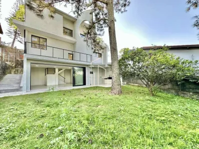 Casa com 3 Quartos para alugar, 237m² no Pinus Park, Cotia