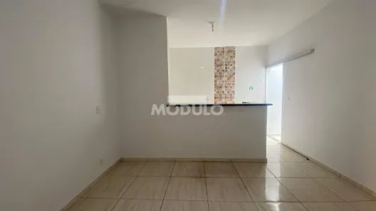 Casa com 2 Quartos para alugar, 50m² no Martins, Uberlândia