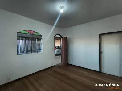 Casa com 4 Quartos para alugar, 188m² no Nacional, Contagem