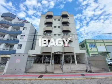 Apartamento com 2 Quartos para alugar, 61m² no Roçado, São José