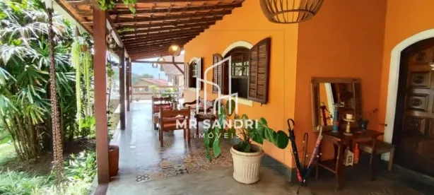 Casa com 3 Quartos à venda, 356m² no Quarteirão Brasileiro, Petrópolis