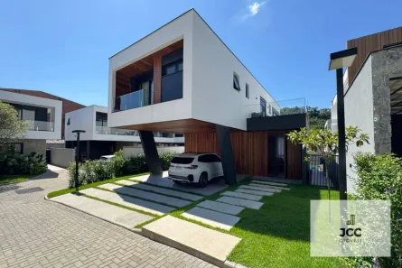 Casa de Condomínio com 3 Quartos à venda, 250m² no Glória, Joinville