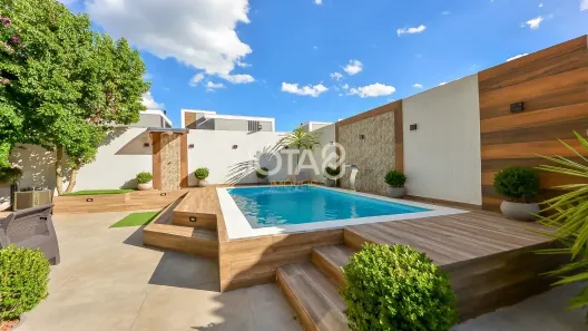Sobrado com 4 Quartos à venda, 187m² no Uberaba, Curitiba