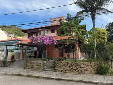 Casa com 3 Quartos para alugar, 220m² no Pantanal, Florianópolis
