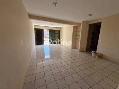 Apartamento com 3 Quartos para alugar, 130m² no Centro, Uberlândia
