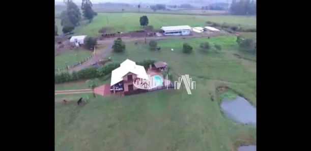 Fazenda/Sítio com 4 Quartos à venda, 400m² no Centro, Carlópolis