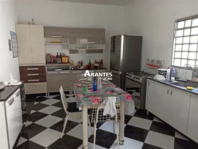 Casa com 7 Quartos à venda, 450m² no Presidente Roosevelt, Uberlândia