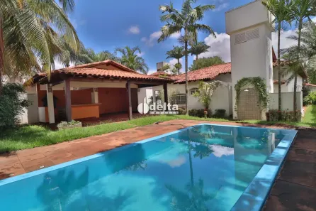 Casa com 3 Quartos para alugar, 424m² no Morada da Colina, Uberlândia