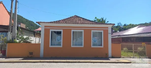 Casa com 4 Quartos para alugar, 107m² no Sambaqui, Florianópolis