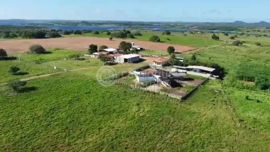 Fazenda/Sítio com 3 Quartos à venda, 400m² no Zona Rural, Poço Branco