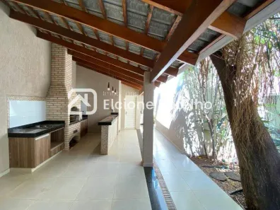 Casa com 3 Quartos para alugar, 245m² no Nova Uberlândia, Uberlândia