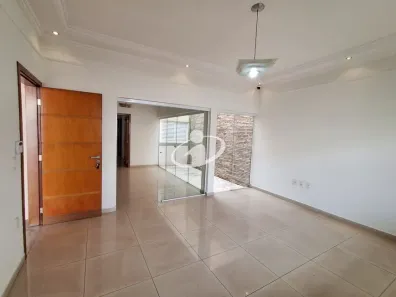 Imóvel Comercial com 3 Quartos para alugar, 10m² no Brasil, Uberlândia