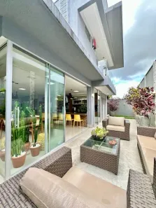 Casa com 5 Quartos à venda, 325m² no Jardins Valência, Goiânia