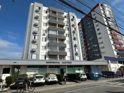 Apartamento com 2 Quartos para alugar, 65m² no Centro, Palhoça