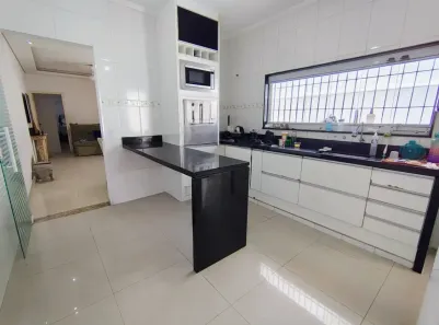 Casa com 3 Quartos à venda, 70m² no Guilhermina, Praia Grande
