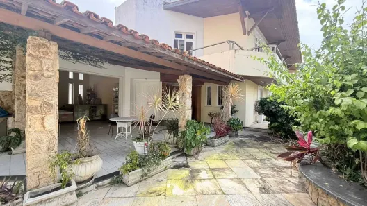 Casa com 4 Quartos à venda, 460m² no Grageru, Aracaju