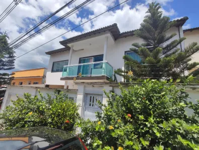 Casa com 4 Quartos à venda, 270m² no Novo Horizonte, Macaé