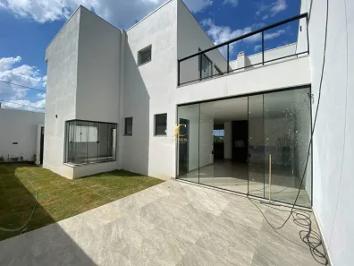Casa com 3 Quartos à venda, 250m² no Das Oliveiras, Divinópolis