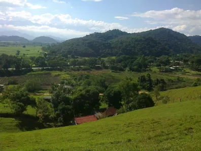 Fazenda/Sítio com 2 Quartos à venda, 220000m² no Maraporã, Cachoeiras de Macacu
