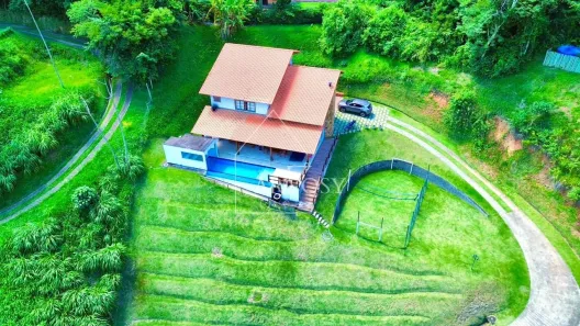 Casa de Condomínio com 4 Quartos à venda, 234m² no Pedro do Rio, Petrópolis