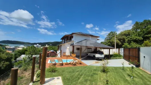 Casa com 5 Quartos à venda, 299m² no Armação, Penha