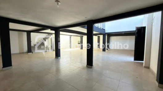 Sobrado com 4 Quartos para alugar, 360m² no Saraiva, Uberlândia
