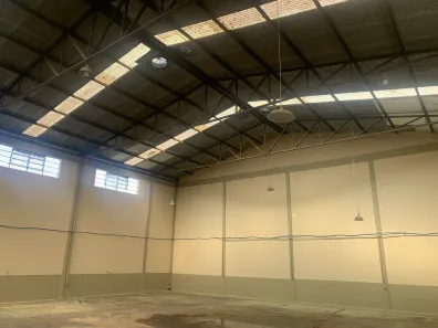 Galpão/Depósito/Armazém para alugar, 700m² no Jardim São Pedro, Porto Alegre