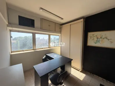 Ponto Comercial para alugar, 37m² no Centro, Uberlândia