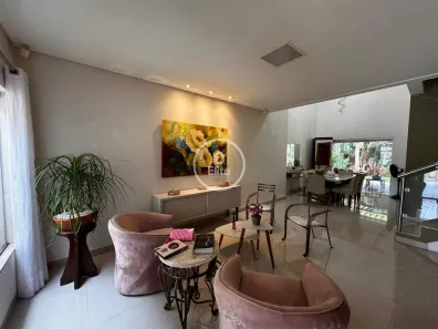 Sobrado com 4 Quartos à venda, 248m² no Jardim Mansur, Campo Grande