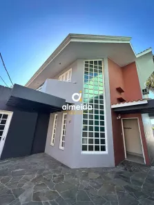 Imóvel Comercial com 4 Quartos para alugar, 360m² no Nossa Senhora Medianeira, Santa Maria