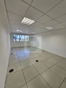 Consultório para venda ou aluguel, 37m² no Lageadinho, Cotia
