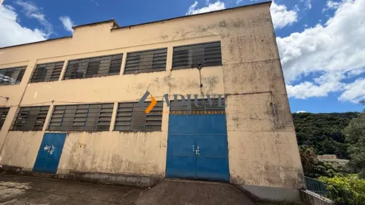 Prédio Comercial para venda ou aluguel, 1855m² no Mosela, Petrópolis