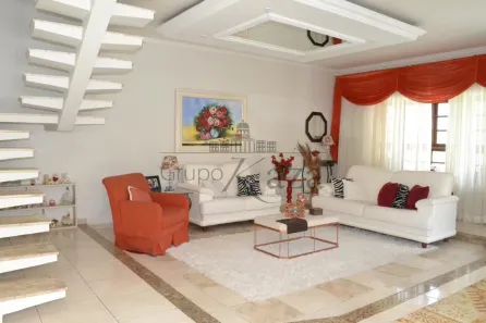 Sobrado com 3 Quartos à venda, 230m² no Jardim Altos de Santana I, Jacareí