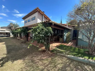 Casa de Condomínio com 3 Quartos para alugar, 250m² no Balneário Água Limpa, Nova Lima