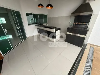 Casa com 3 Quartos para alugar, 300m² no Segismundo Pereira, Uberlândia