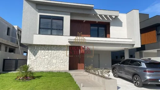 Sobrado com 5 Quartos para alugar, 400m² no Santa Regina, Camboriú