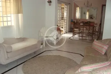 Sobrado com 3 Quartos à venda, 220m² no Nossa Senhora Aparecida, Uberlândia