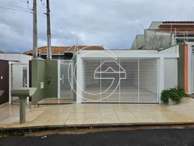 Casa com 3 Quartos para alugar, 10m² no Centro, Marília