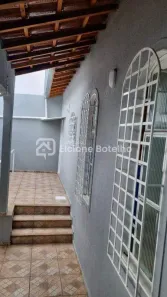 Casa com 3 Quartos para alugar, 250m² no Saraiva, Uberlândia