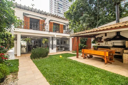 Casa com 5 Quartos para alugar, 320m² no Cidade Monções, São Paulo